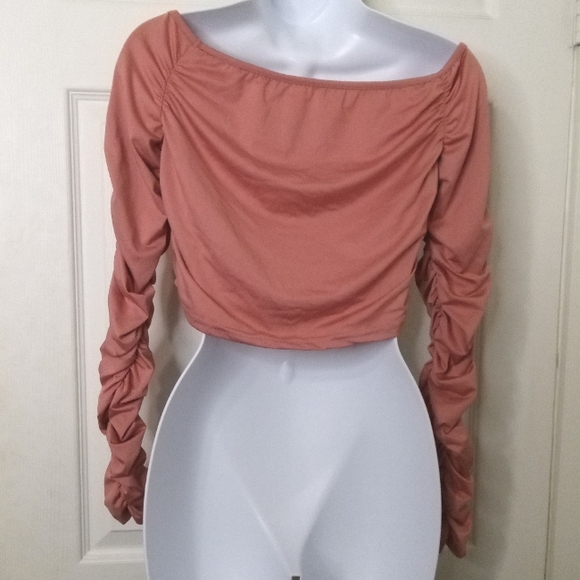 Shein dusty pink rutched off shoulder top - Picture 2 of 3